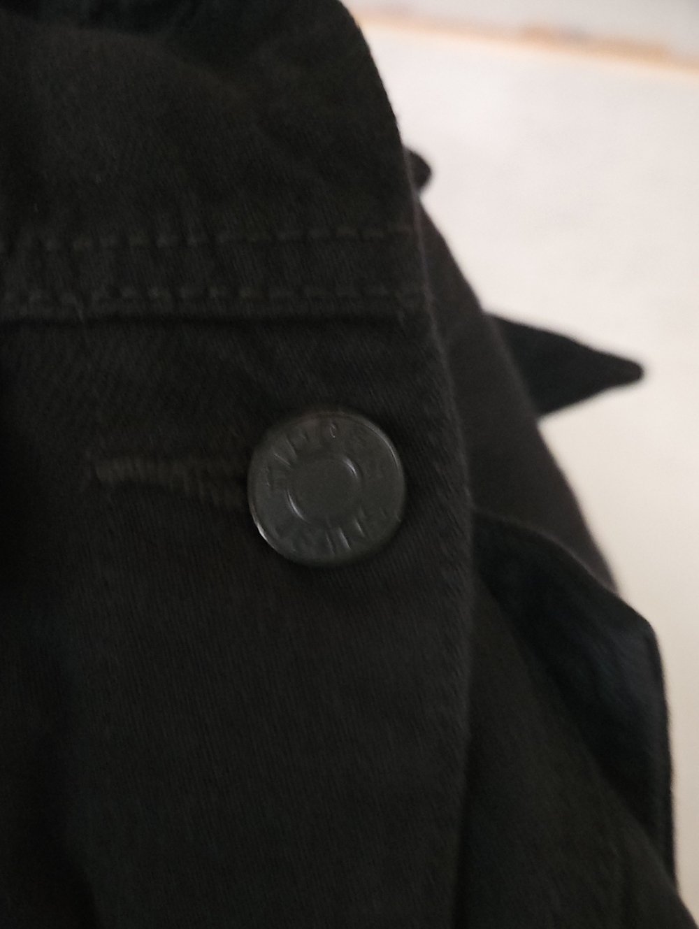 HIDDEN JEANS Black Raw Hem Cropped Denim Jacket Size S Frayed Edge Stretch - Picture 14 of 14
